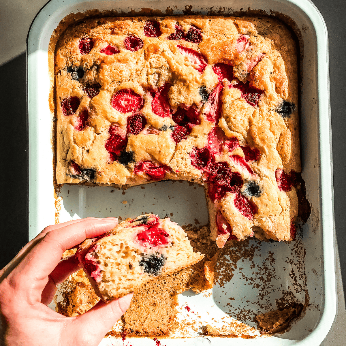 Tray_Baked_Pancakes_With_Berries